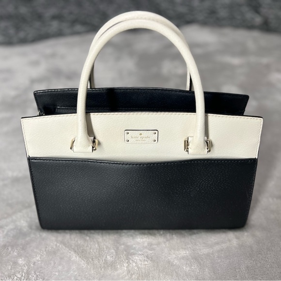 Authentic Kate Spade New York Grove Street Caley handbag. - Picture 2 of 16